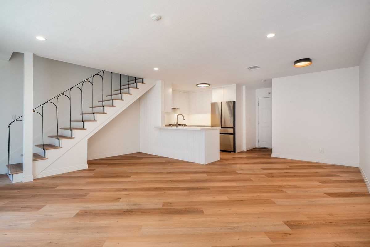 2402 Aviation Blvd - Photo 3 of 20