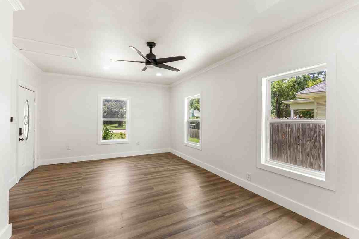 418 Lillian St - Photo 3 of 30