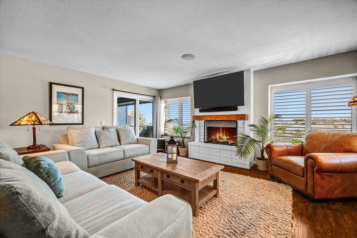 134 Avenida Presidio - Photo 2 of 11