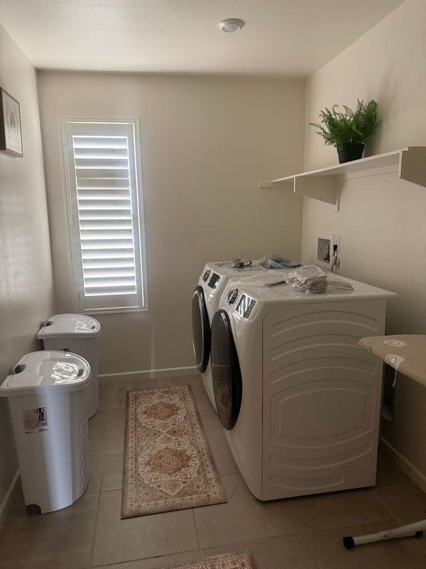467 N Pinewood Ave - Photo 3 of 4