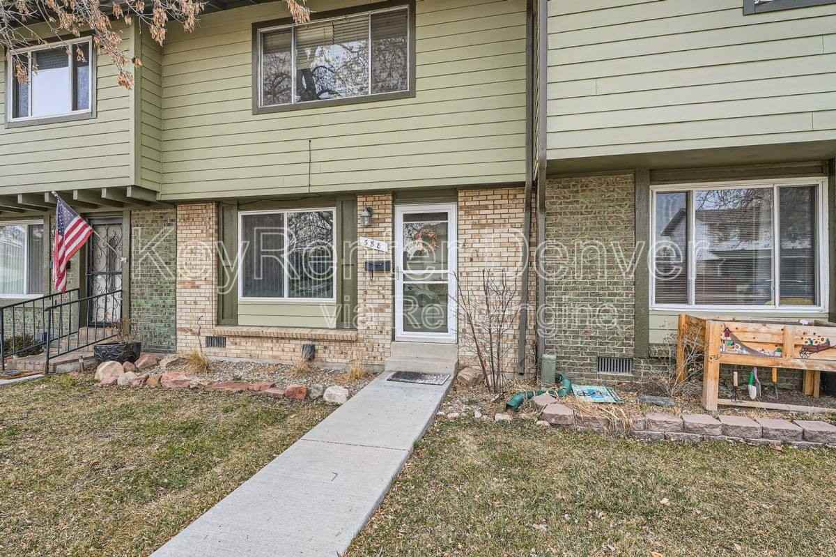 588 S Carr St - Photo 2 of 10