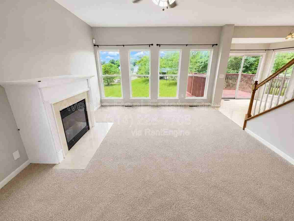 555 Fortress Ct - Photo 3 of 10