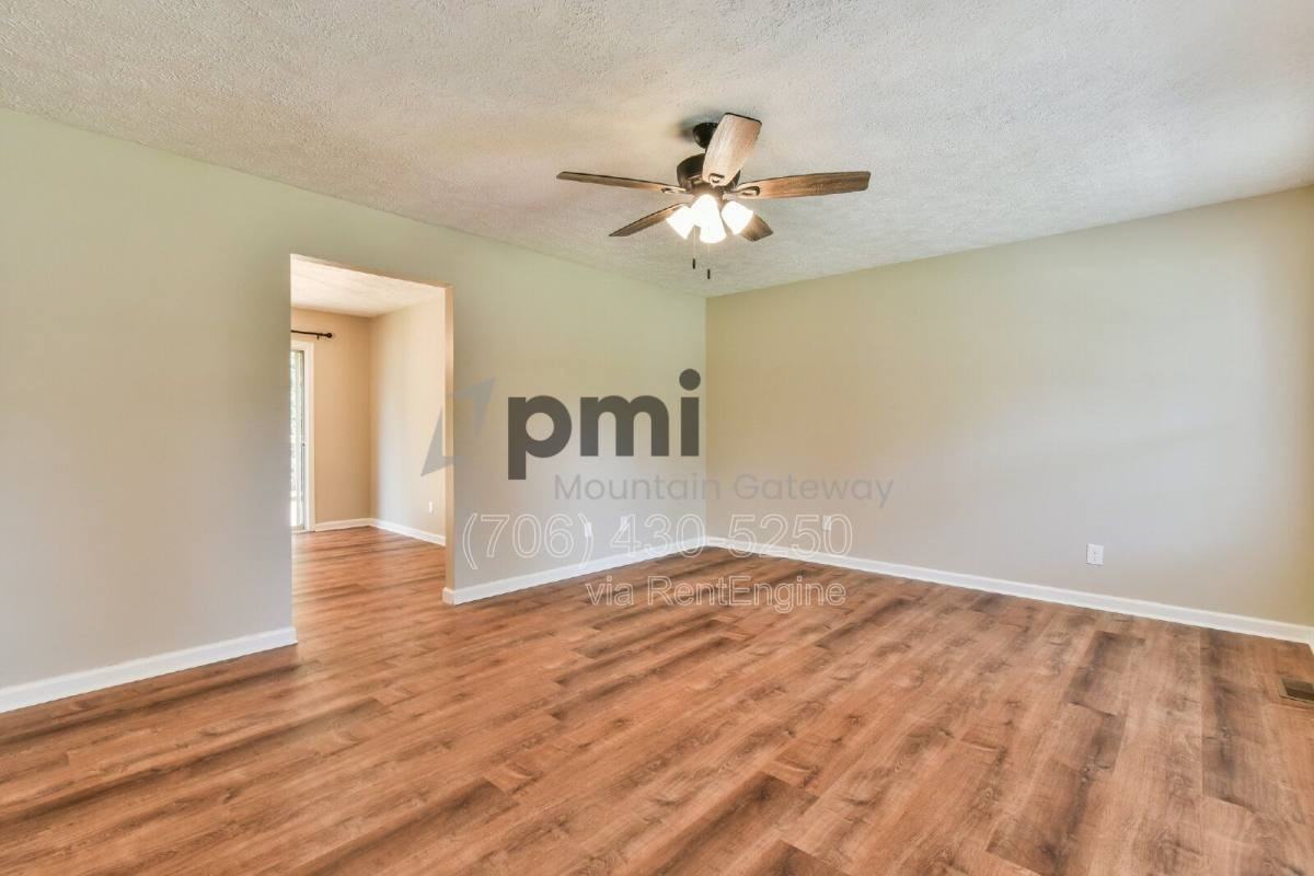 138 Sunset Oaks Dr - Photo 2 of 10