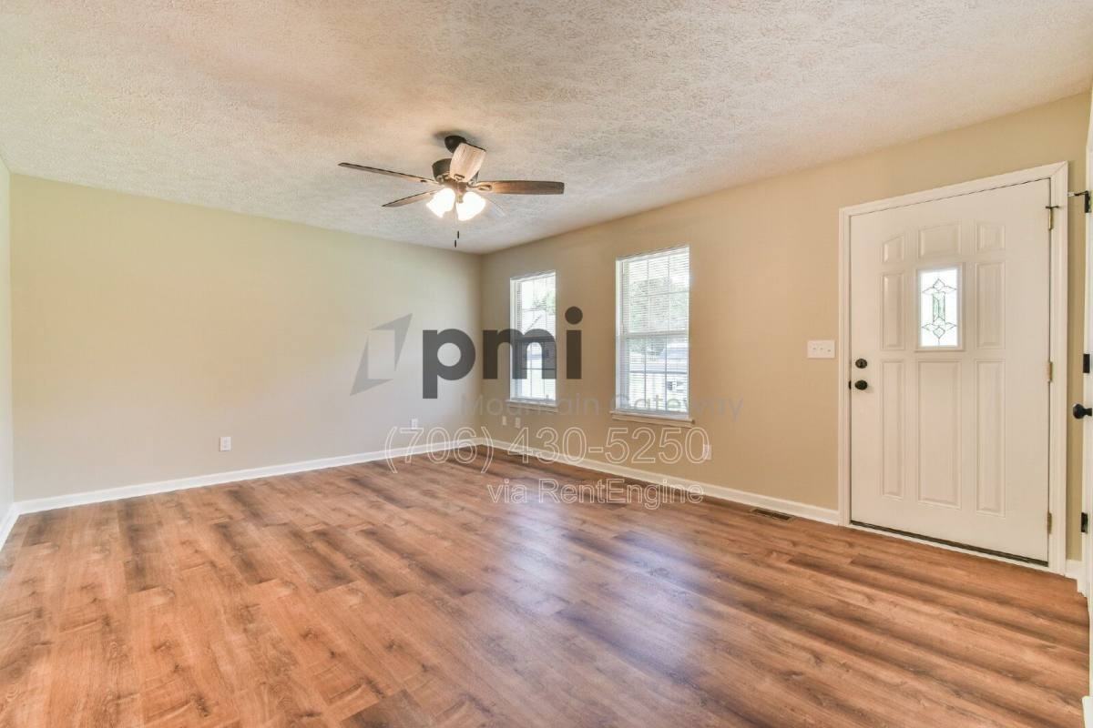 138 Sunset Oaks Dr - Photo 3 of 10