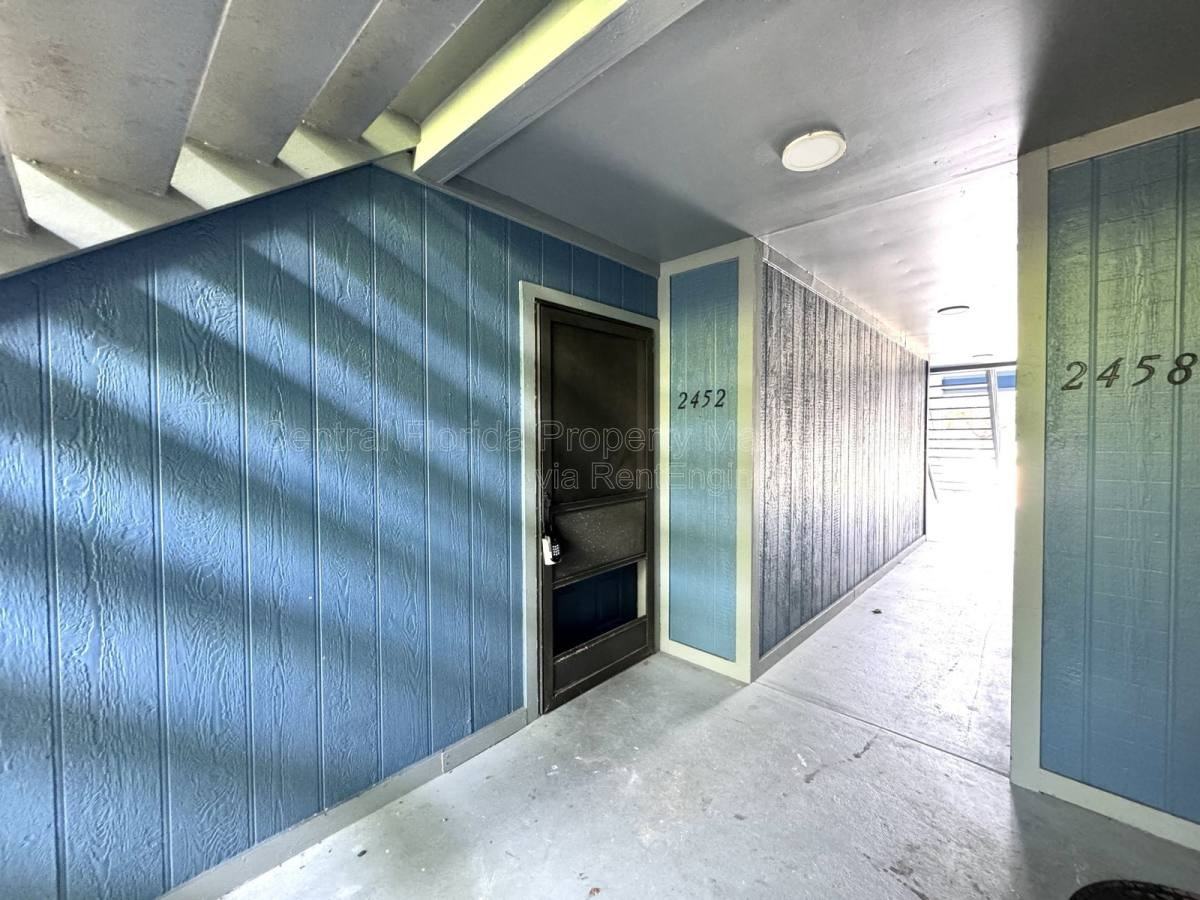 2452 Oak Park Way - Photo 2 of 10