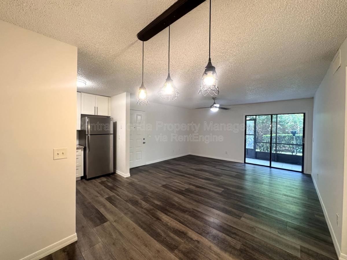 2452 Oak Park Way - Photo 3 of 10