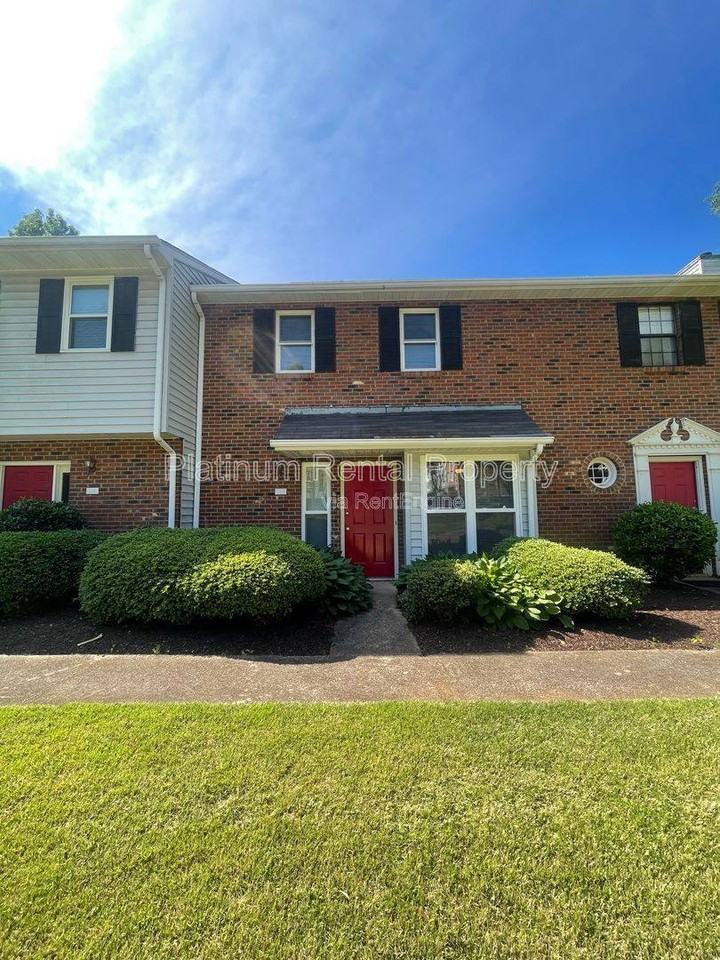 1125 Jamestowne Trl - Photo 2 of 10