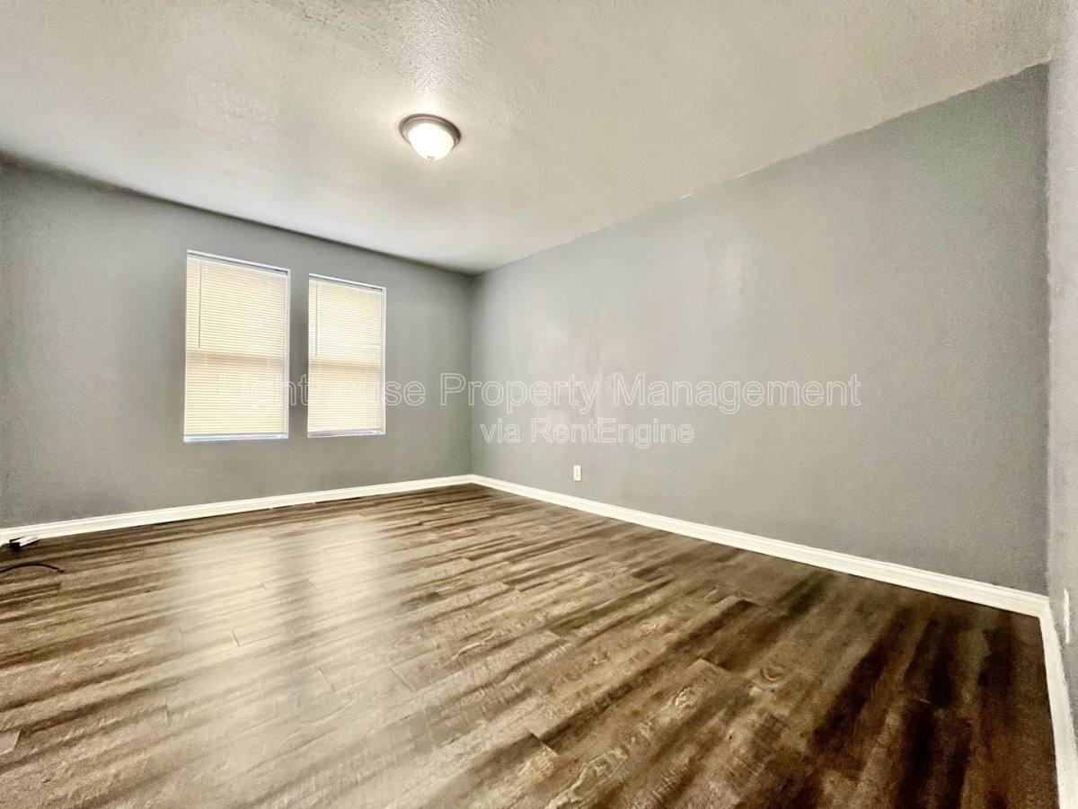 273 E Forest Ave #7 - Photo 4 of 10