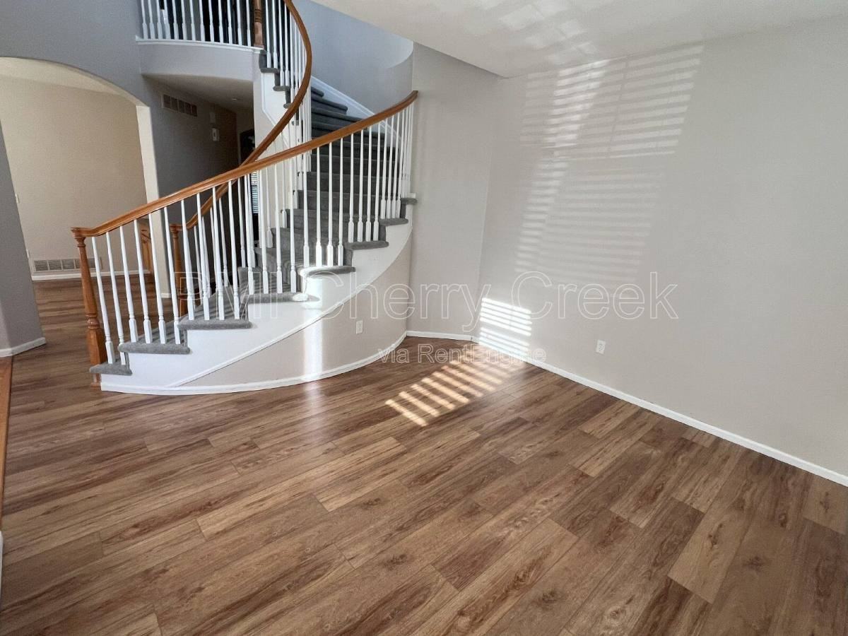 5420 Heatherton Ln - Photo 3 of 10