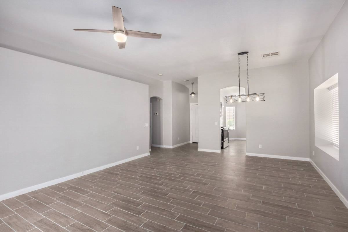 10012 W Wood St - Photo 3 of 10