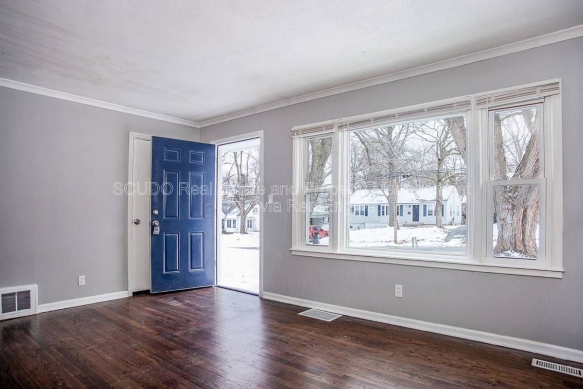 1324 N Osage St - Photo 3 of 10