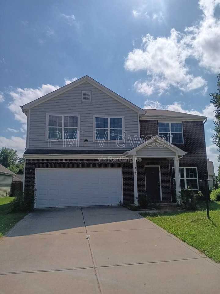 2526 Copper Hill Dr - Photo 2 of 10