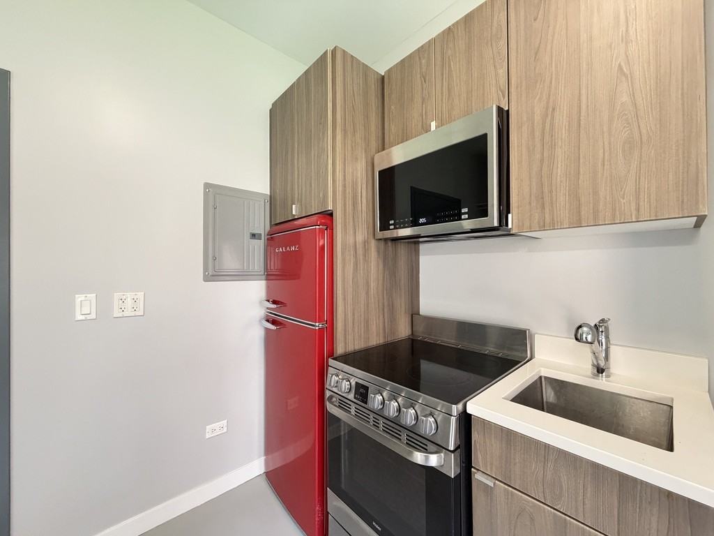 4700 N Racine Ave #108 - Photo 3 of 21