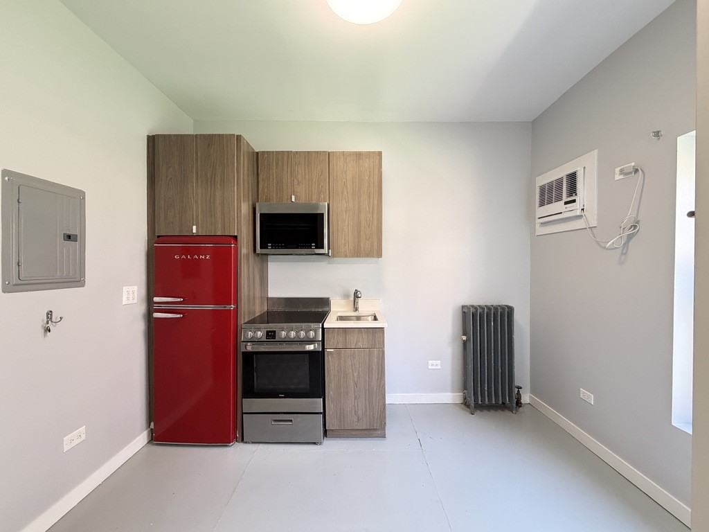 4700 N Racine Ave #110 - Photo 2 of 21