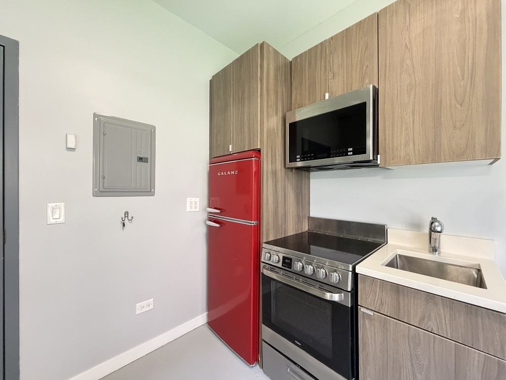 4700 N Racine Ave #110 - Photo 3 of 21