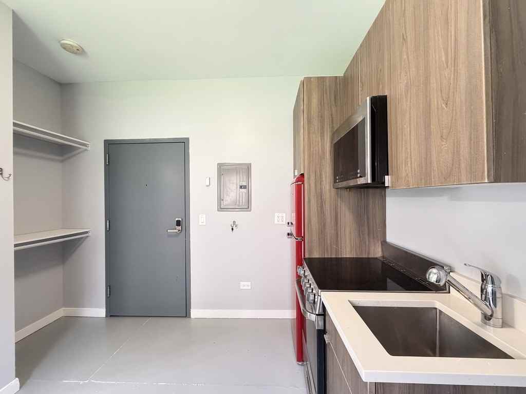 4700 N Racine Ave #110 - Photo 4 of 21