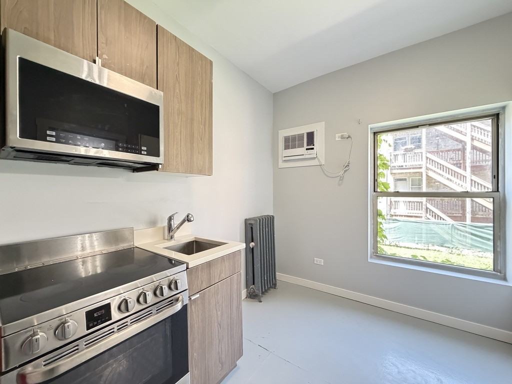 4700 N Racine Ave #110 - Photo 5 of 21