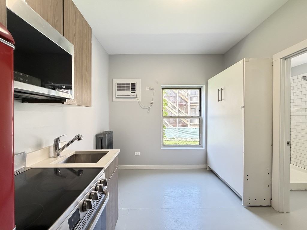 4700 N Racine Ave #110 - Photo 6 of 21