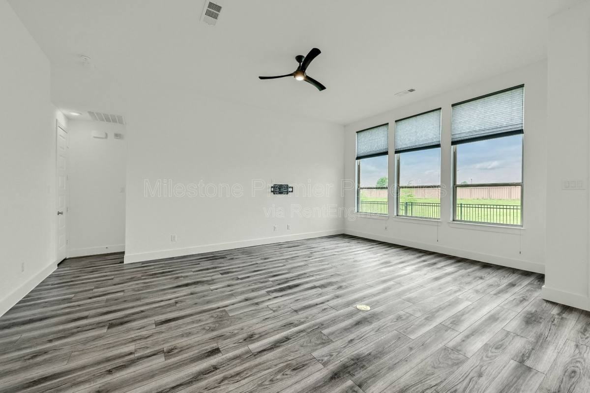 3621 Brinkley Dr - Photo 3 of 10