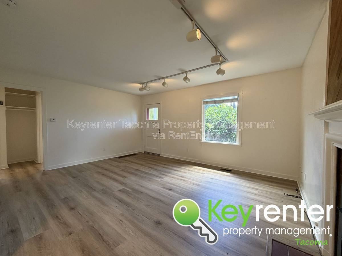 5321 N 42nd St - Photo 2 of 10