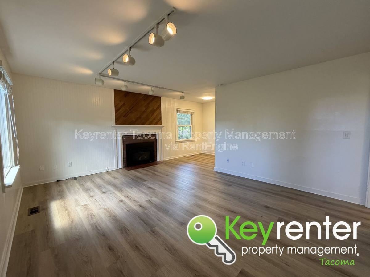 5321 N 42nd St - Photo 3 of 10
