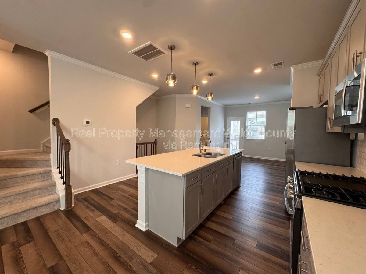 410 Odham Ln - Photo 3 of 10