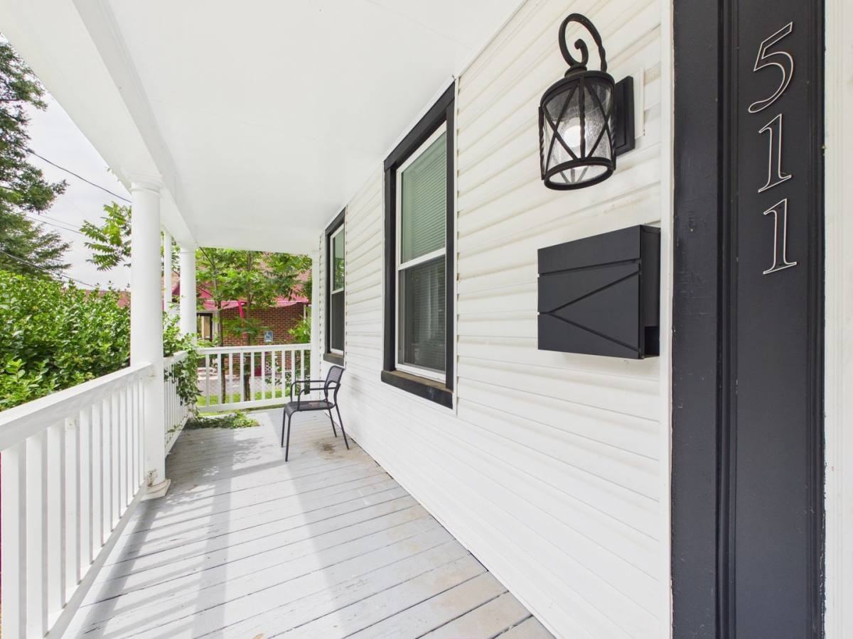 511 Harrison St - Photo 3 of 10