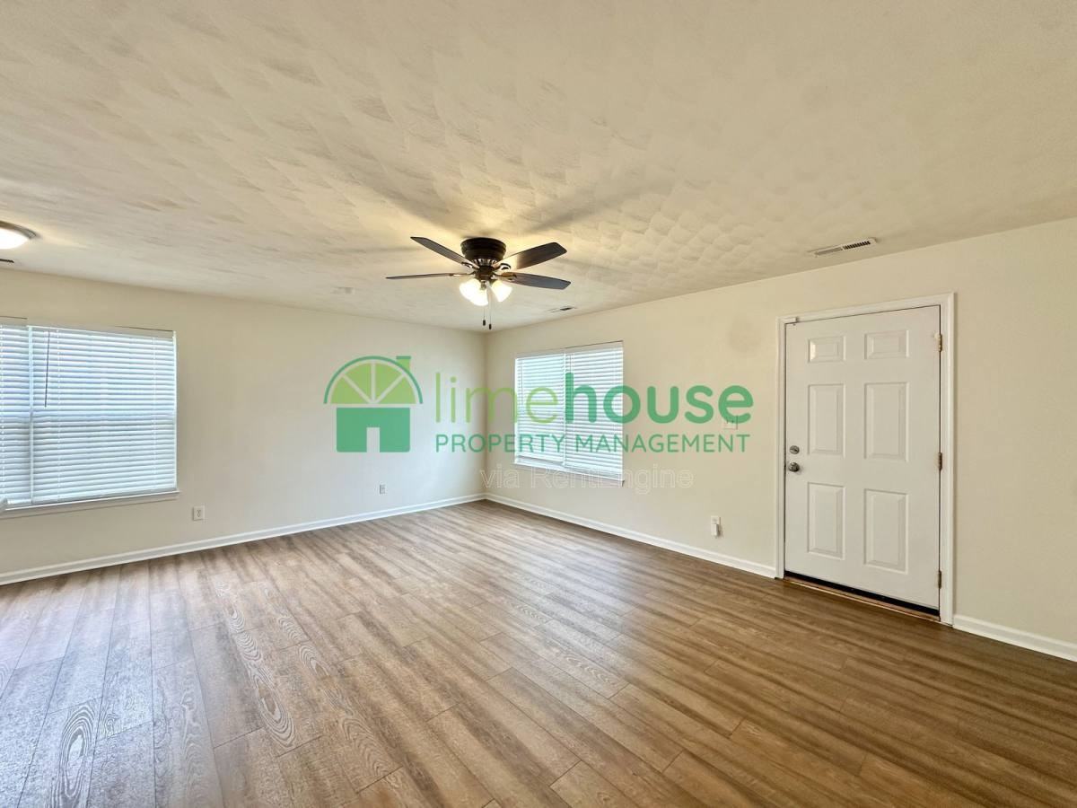 1323 Hoover Ave - Photo 3 of 10