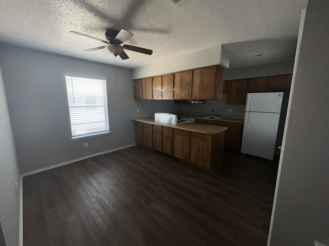 647 Timberline Dr - Photo 2 of 7