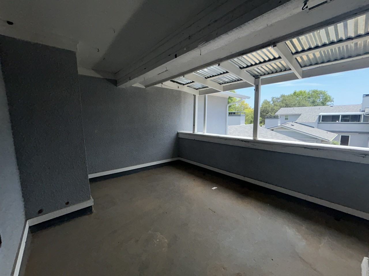 647 Timberline Dr - Photo 3 of 7