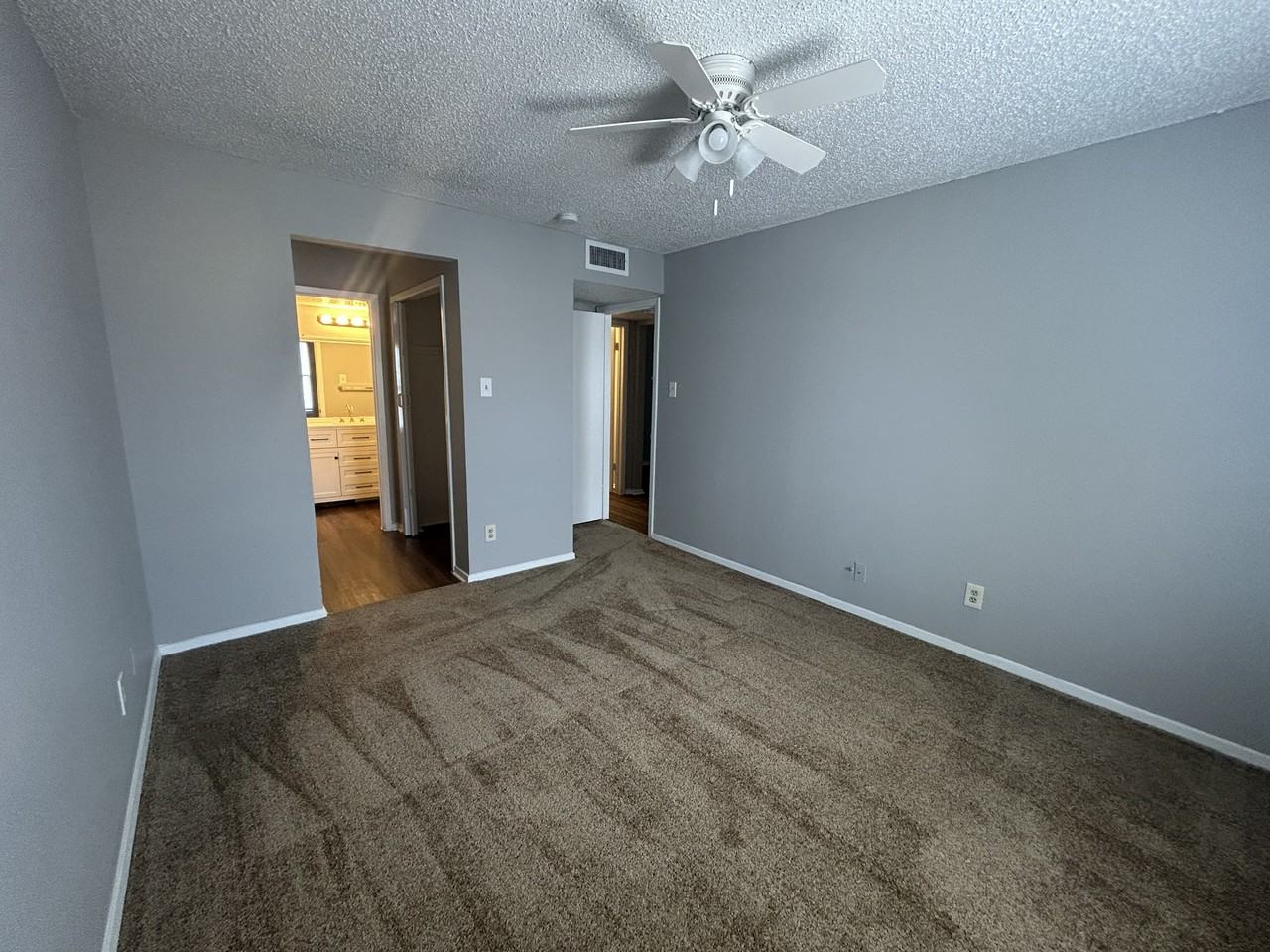 647 Timberline Dr - Photo 4 of 7
