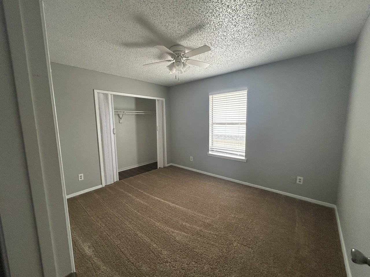 647 Timberline Dr - Photo 5 of 7
