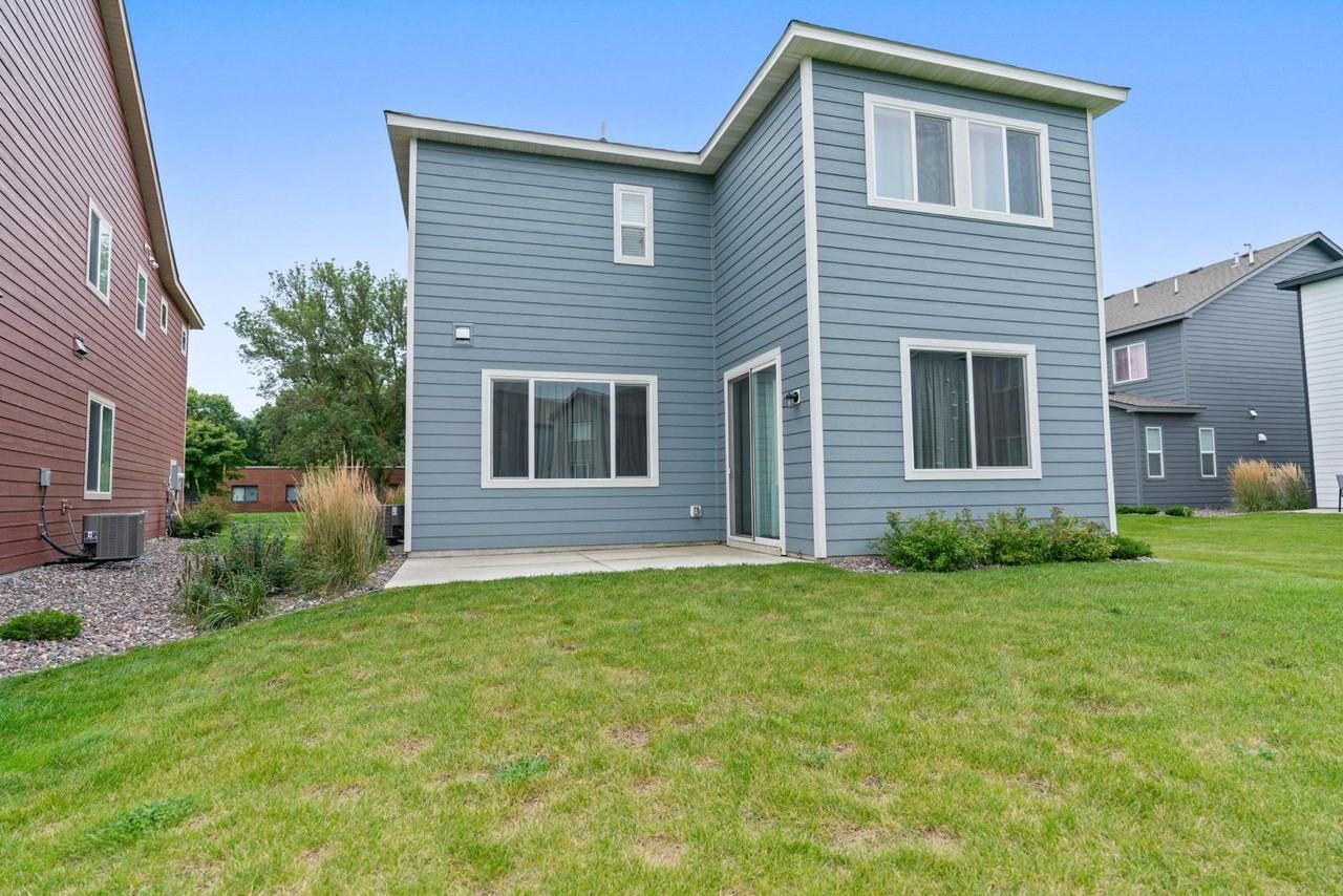 9904 Avocet St Nw - Photo 2 of 12