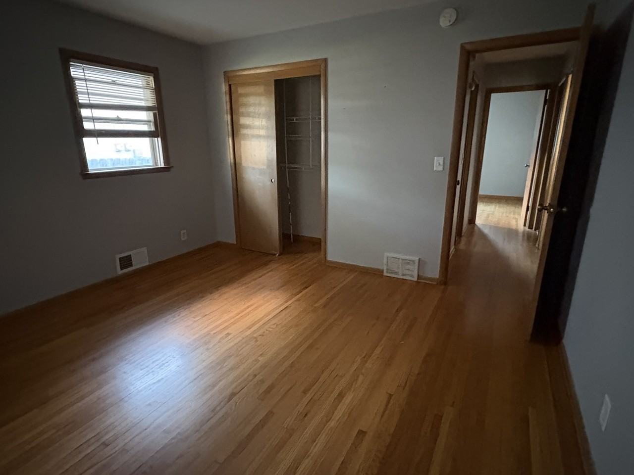 3018 51st Ave N - Photo 4 of 11