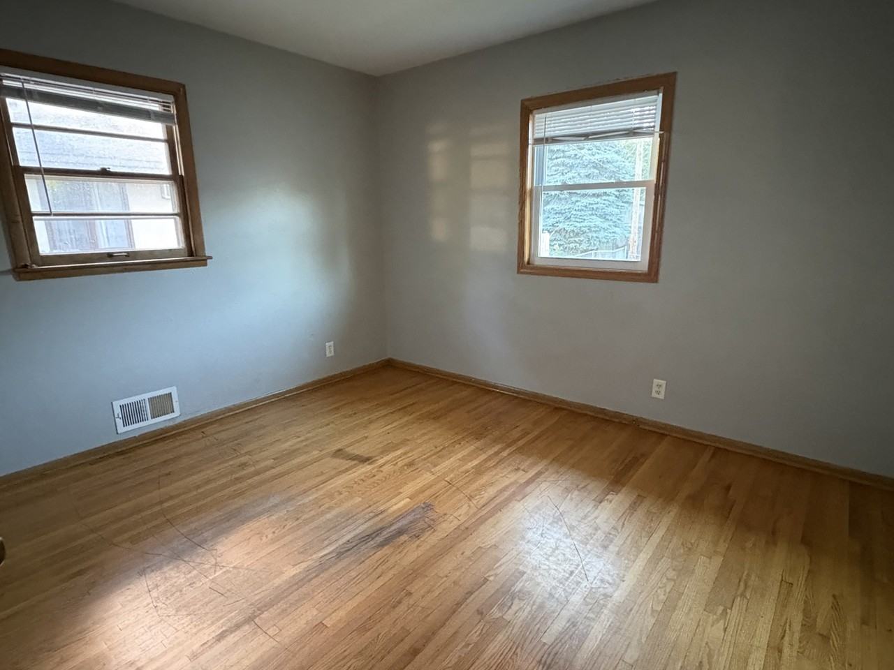 3018 51st Ave N - Photo 5 of 11