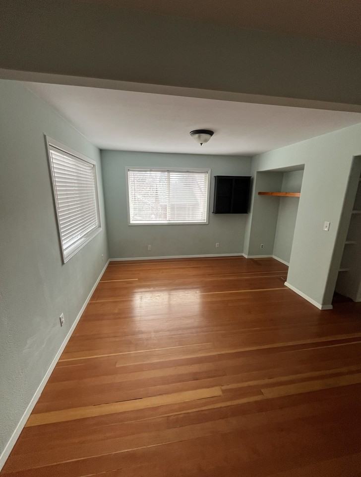 109 N B St - Photo 2 of 15