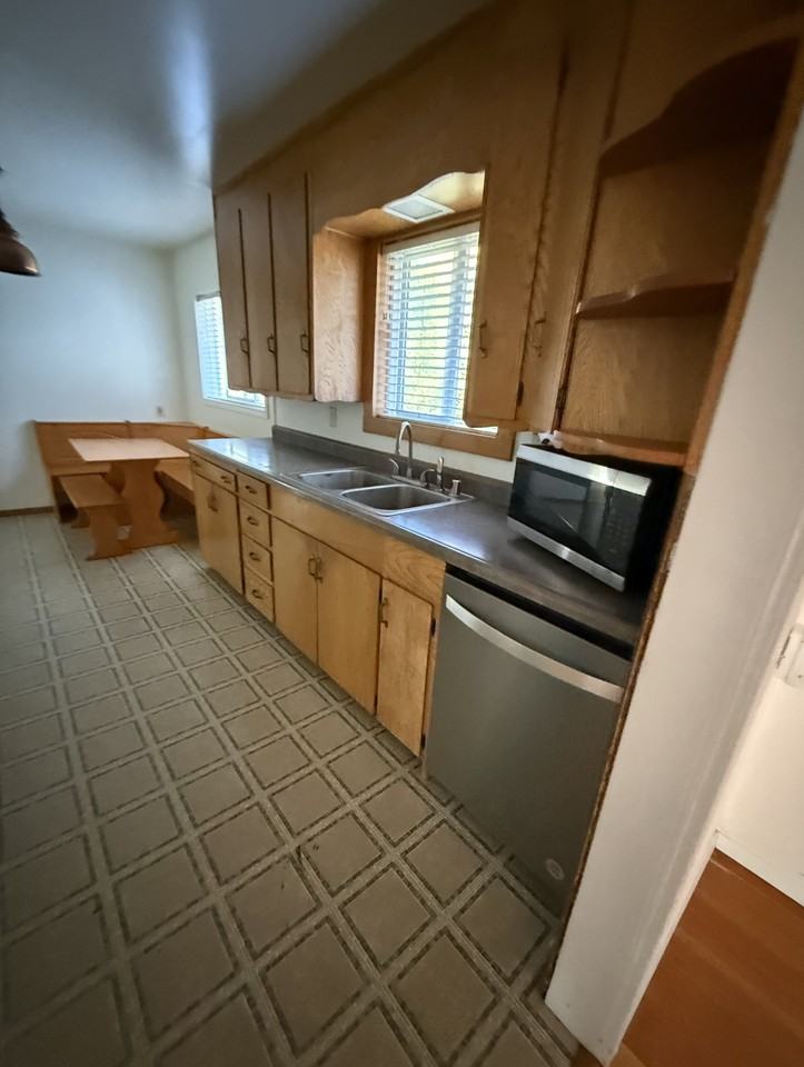 109 N B St - Photo 4 of 15