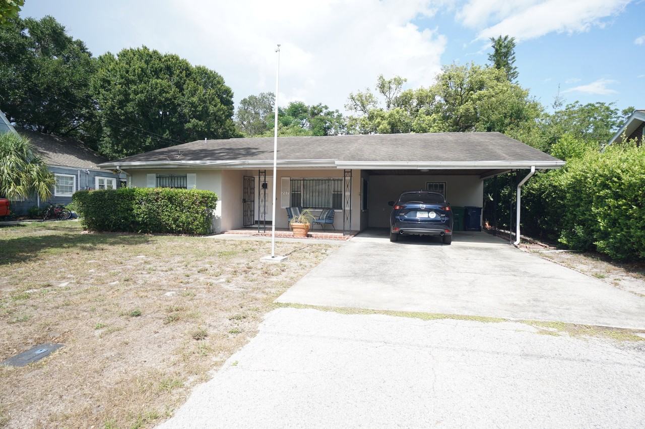 207 N Gomez Ave
