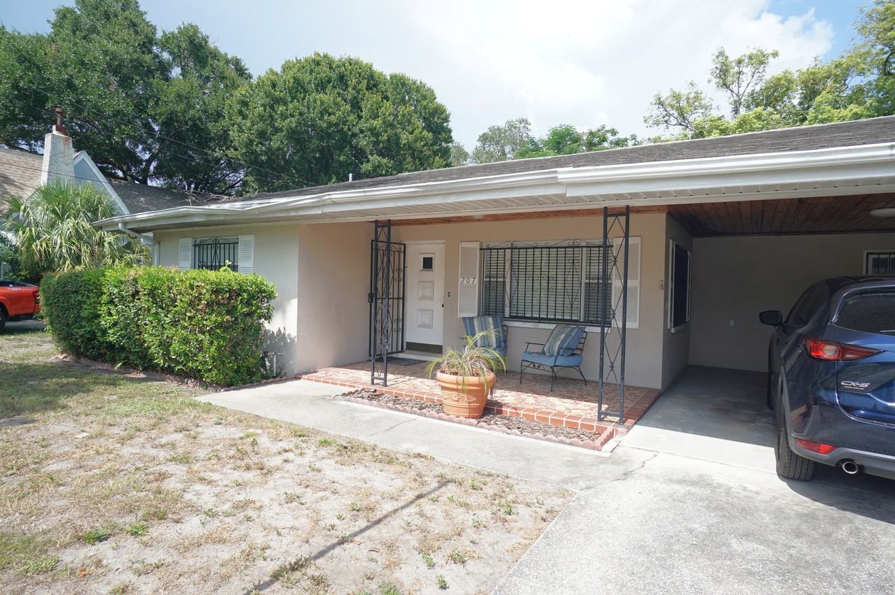 207 N Gomez Ave - Photo 2 of 12