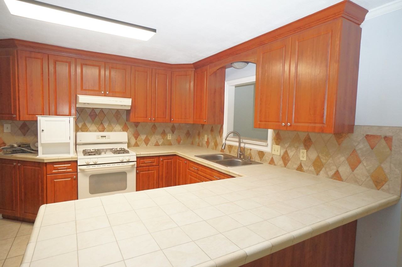 207 N Gomez Ave - Photo 4 of 12