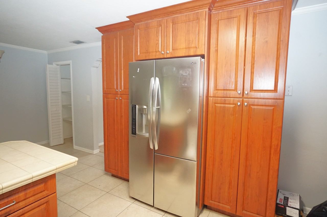 207 N Gomez Ave - Photo 5 of 12