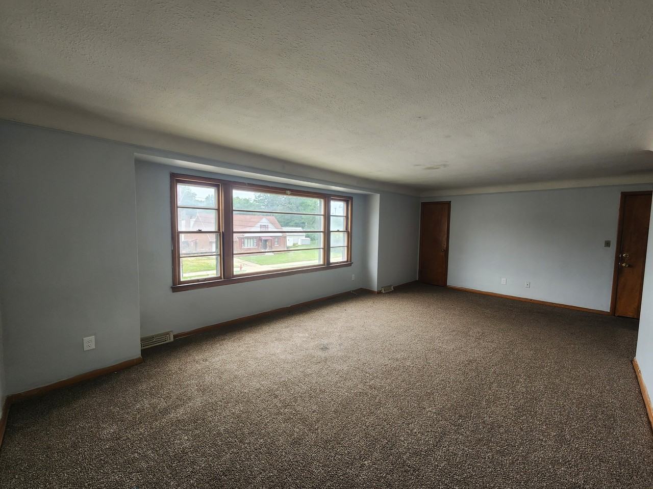 665 Babbitt Rd - Photo 3 of 9