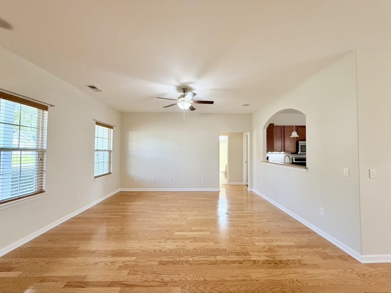 335 Oak Crest Cir - Photo 3 of 43