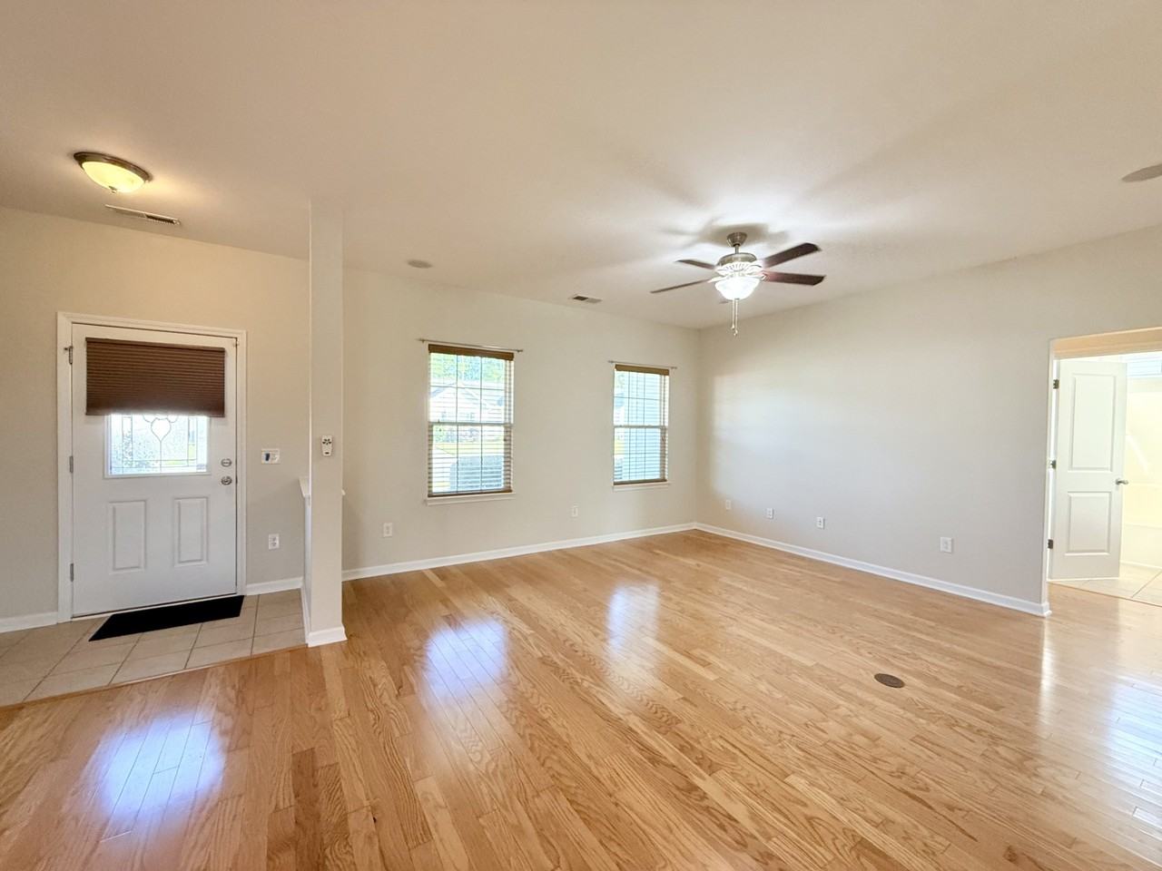 335 Oak Crest Cir - Photo 4 of 43