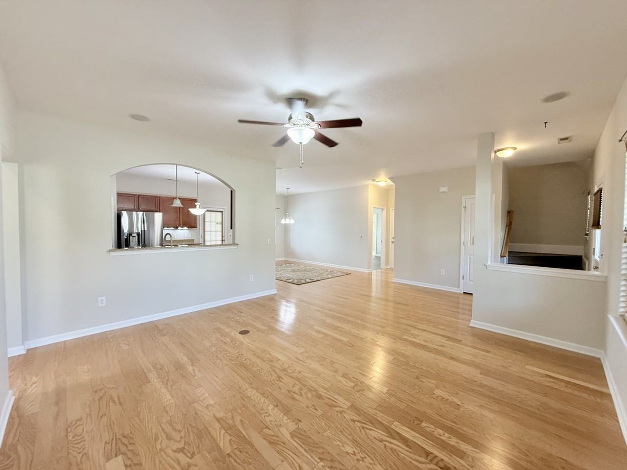 335 Oak Crest Cir - Photo 5 of 43