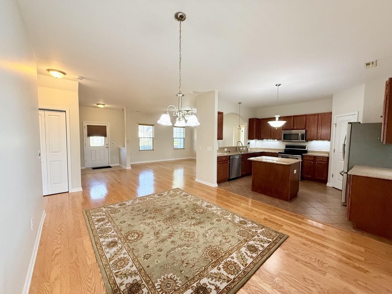 335 Oak Crest Cir - Photo 7 of 43