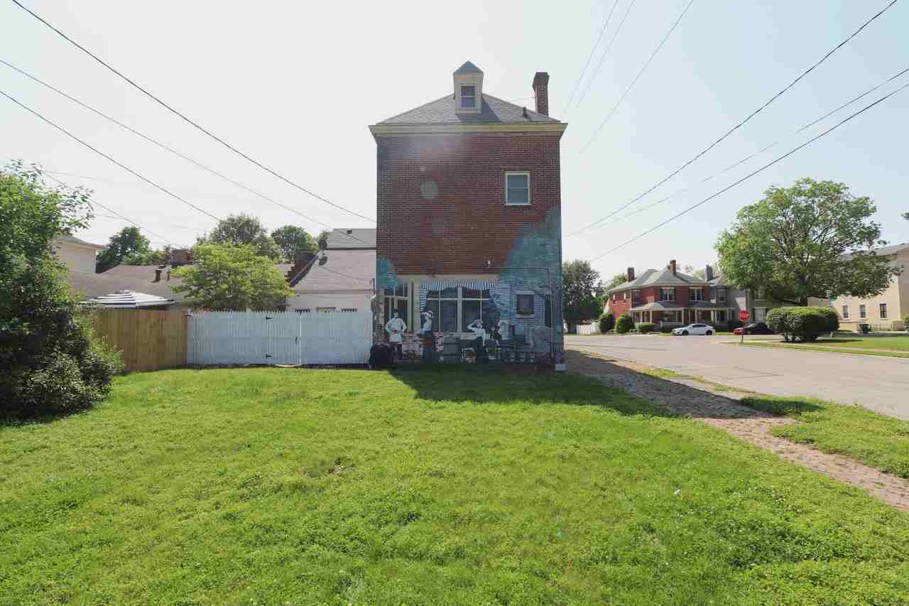 401 S 4Th St - Photo 6 of 9