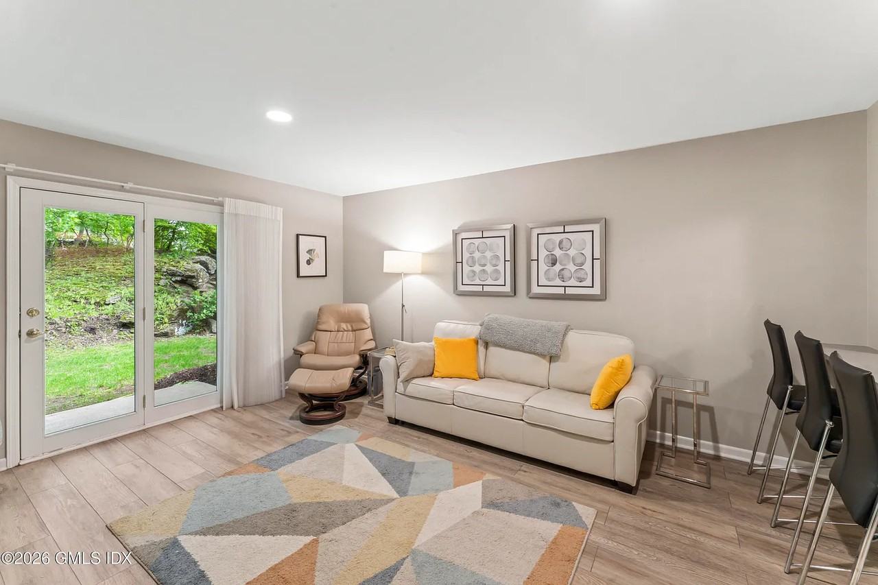 351 Pemberwick Rd - Photo 6 of 15