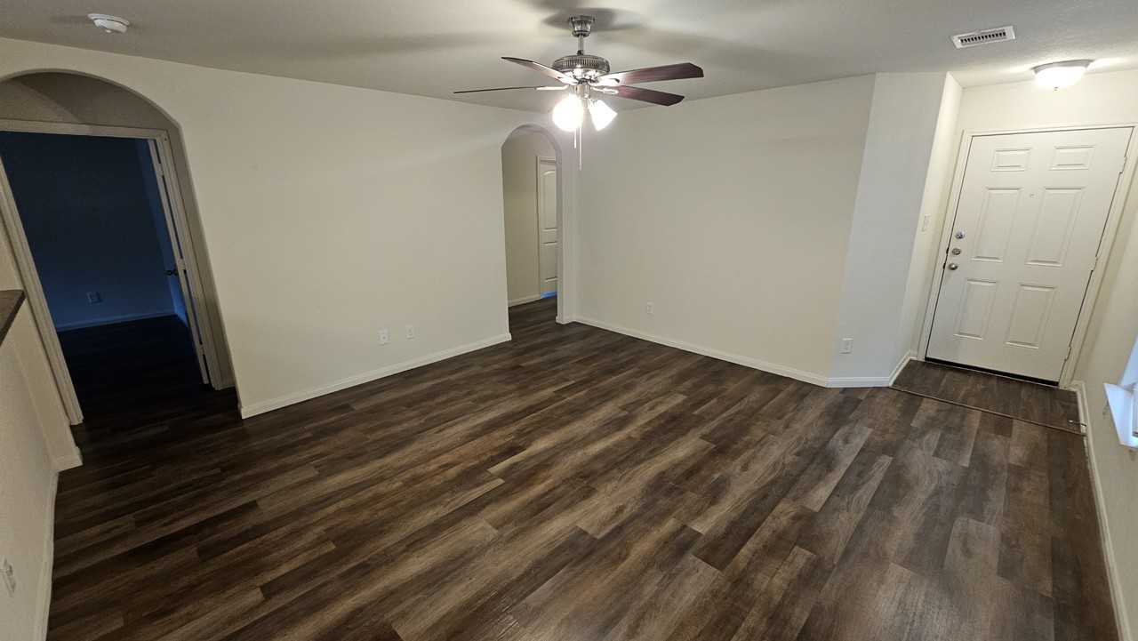24053 Wilde Dr - Photo 3 of 21
