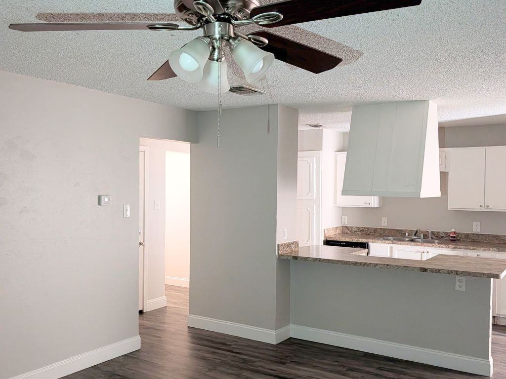 1116 Cindy St - Photo 5 of 17